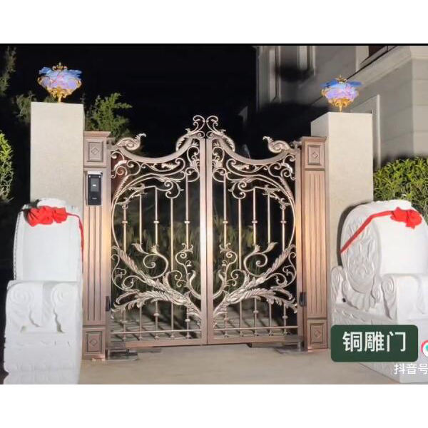 铜雕庭院门